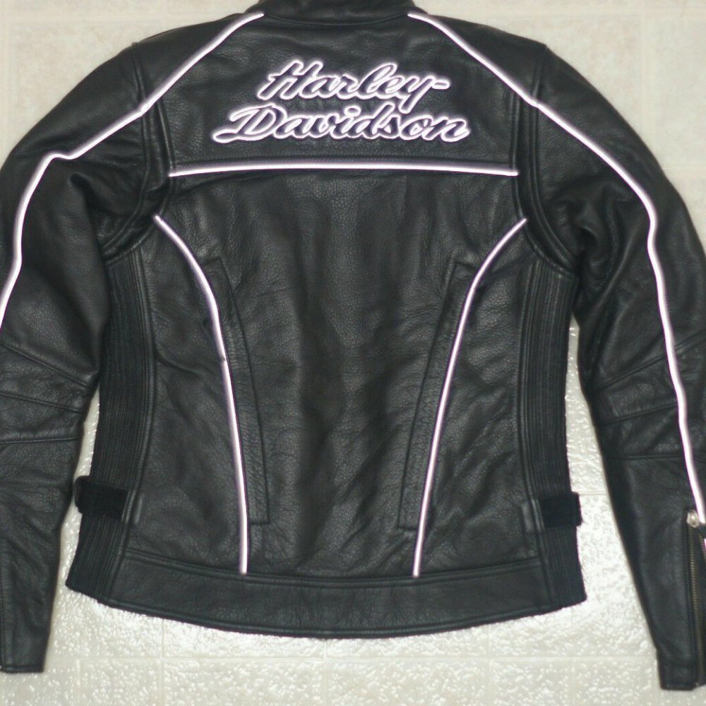 Women’s Harley Davidson Leather Jacket Small​​​ like new.​​​​​